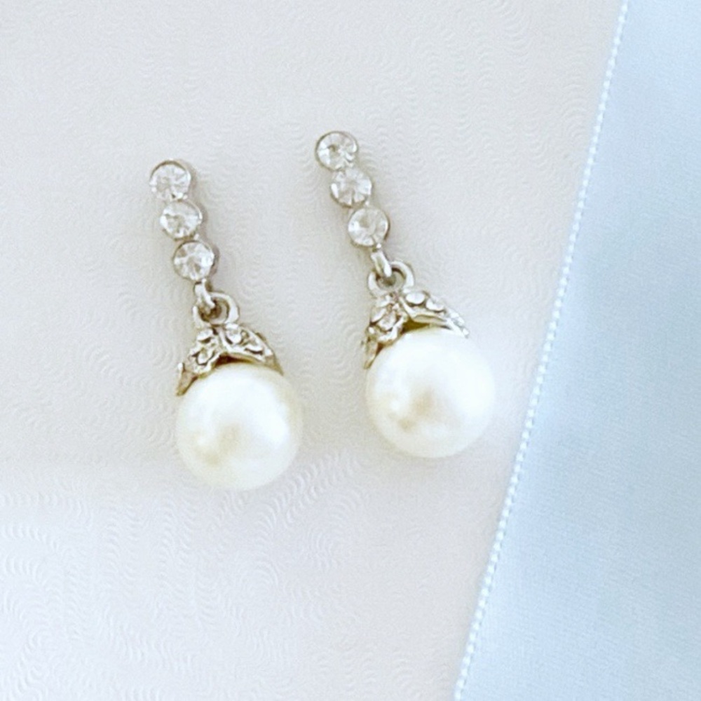 Earrings Dangle Wedding Elegant Silver and White Pearl & Crystal Drop Stud